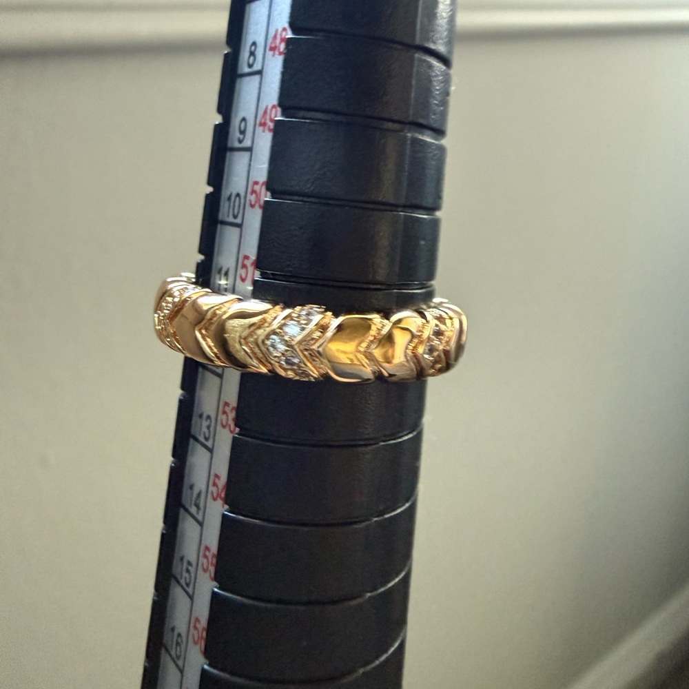 NWT Pretty Bird Jewelry Gold Chevron Diamond Accent Eternity Band size 6 - Picture 6 of 10
